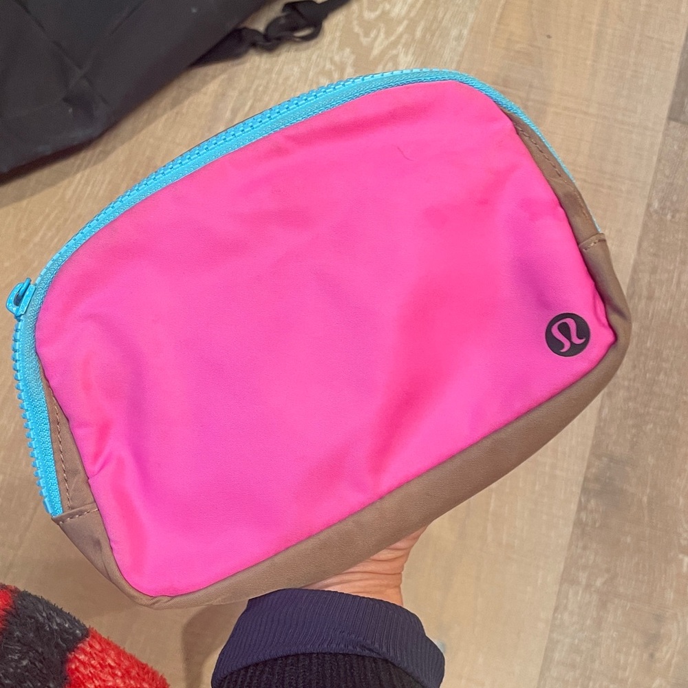Lululemon Athletica everywhere belt bag